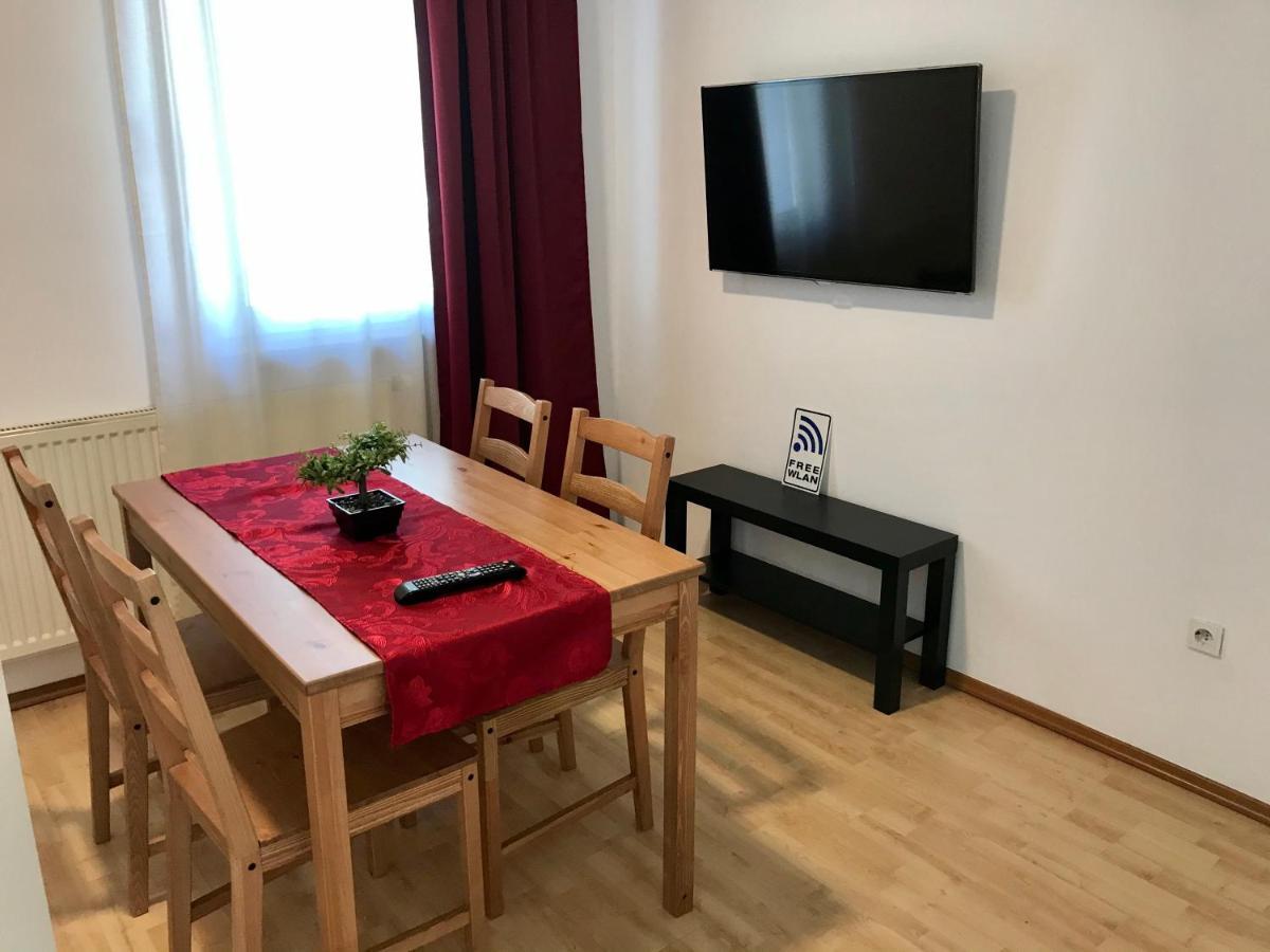 Juna Karlsruhe Esterno foto