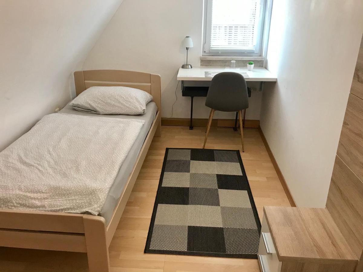 Juna Karlsruhe Esterno foto