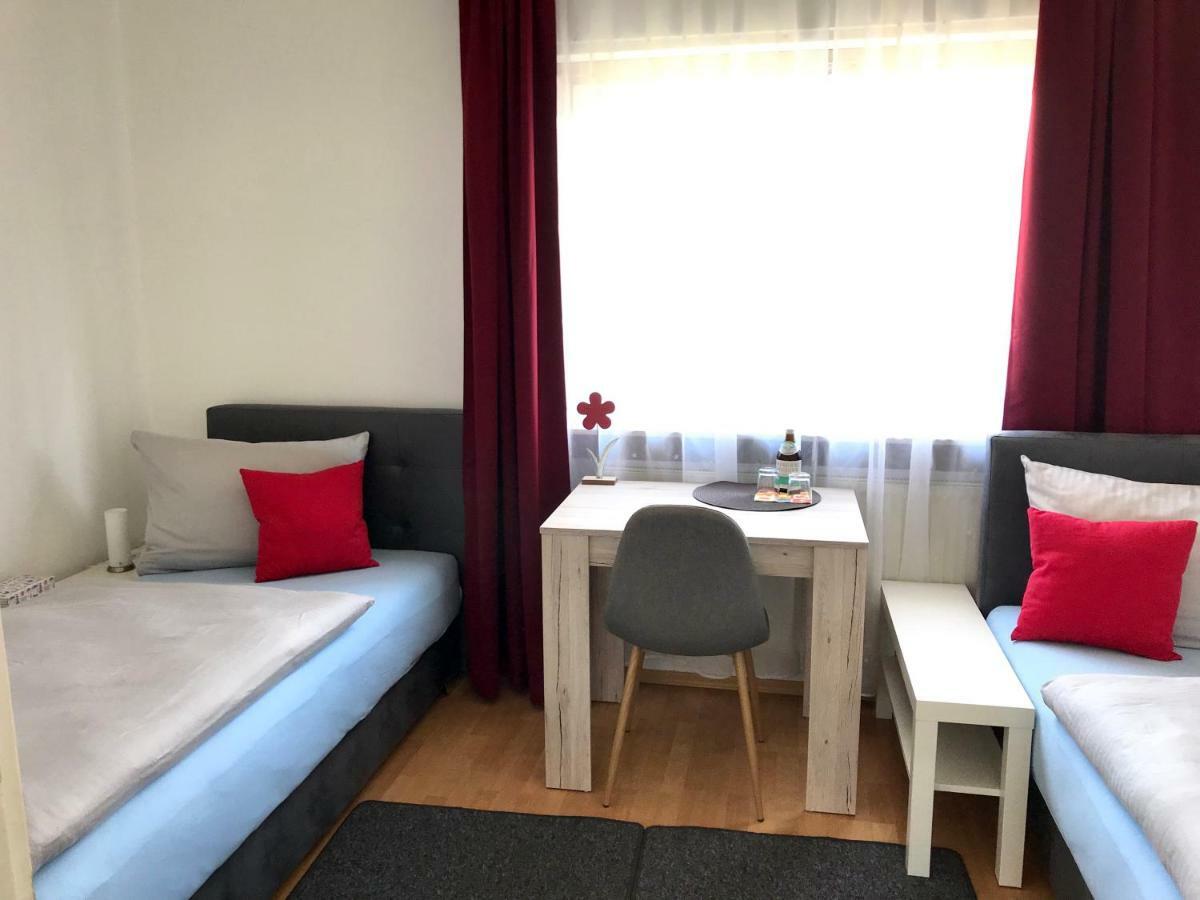 Juna Karlsruhe Esterno foto