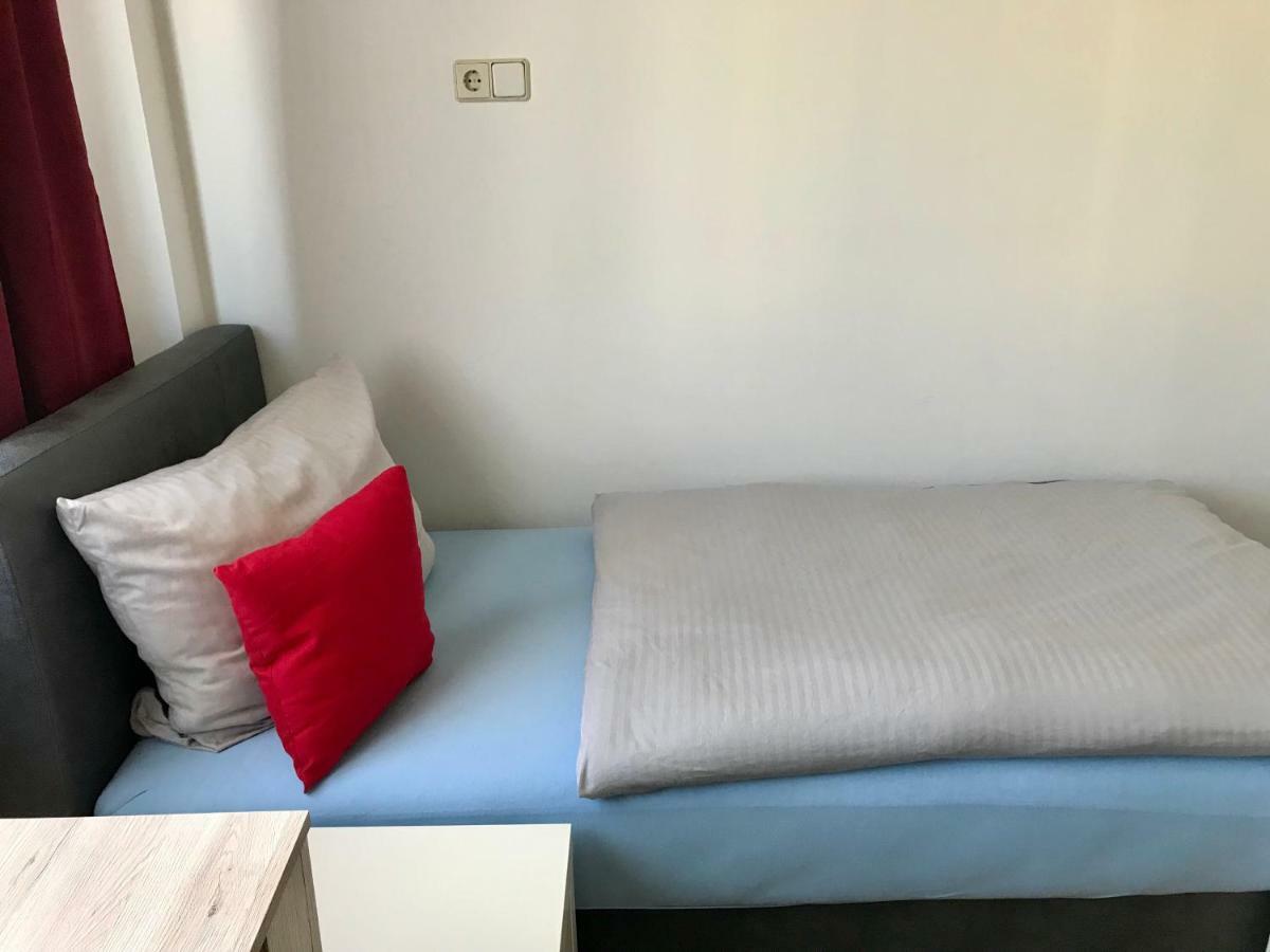 Juna Karlsruhe Esterno foto