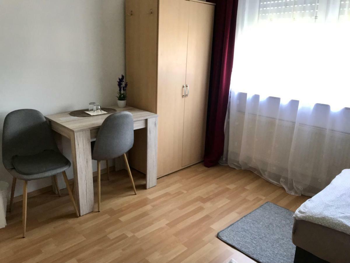 Juna Karlsruhe Esterno foto